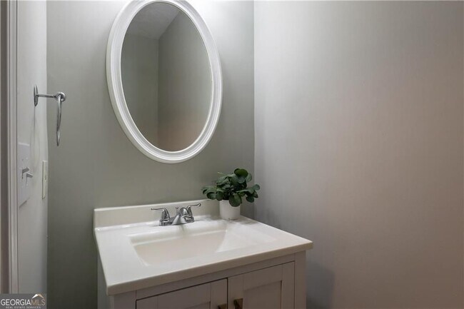 Building Photo - 5823 Strathmoor Manor Cir