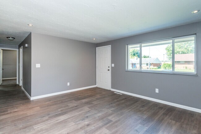 Building Photo - 6450 Chippingdon Dr