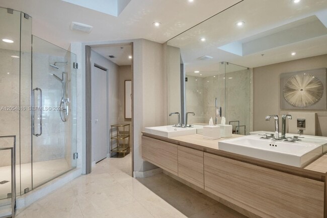 Building Photo - 17301 Biscayne Blvd