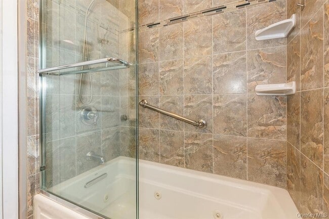 Building Photo - 109 Roosevelt Ave