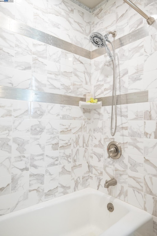 Building Photo - 2771 Fleetwood Dr