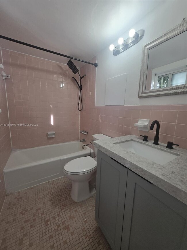 Building Photo - 1400 N 17th Ave