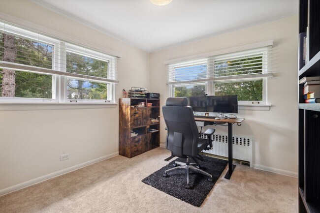 Building Photo - 853 N Happ Rd