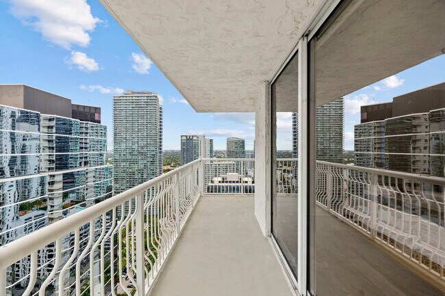 Building Photo - 1 SE 12th St