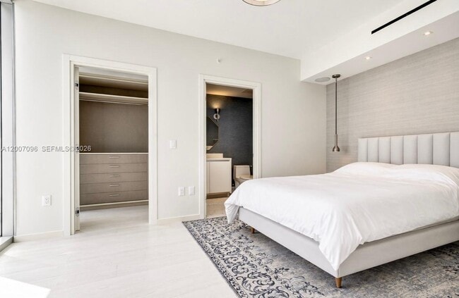 Building Photo - 1 Collins Ave