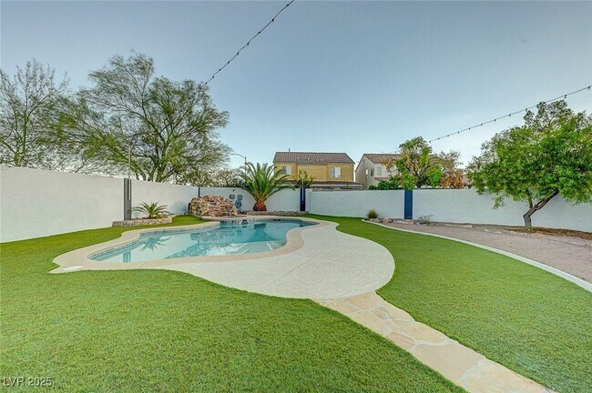 Building Photo - 5470 Logville St