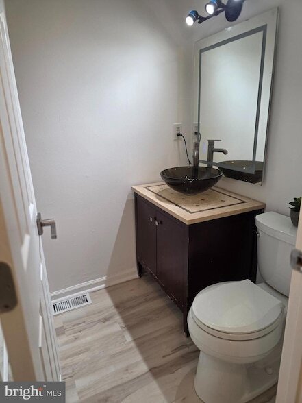 Building Photo - 251 Fir Tree Ct