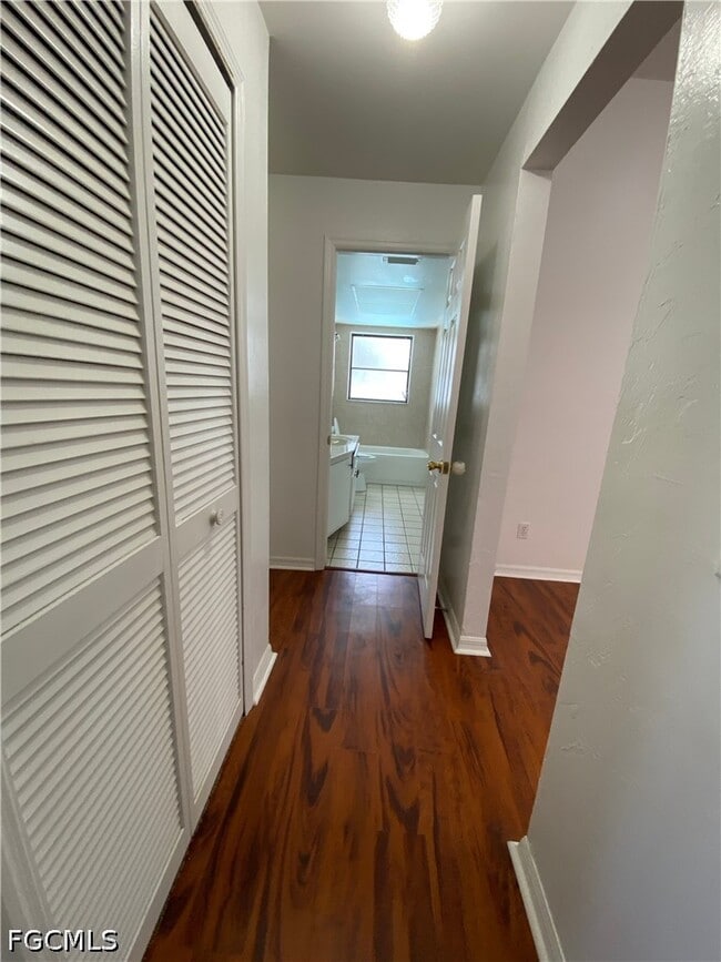 Building Photo - 1110 SW 15th Ave