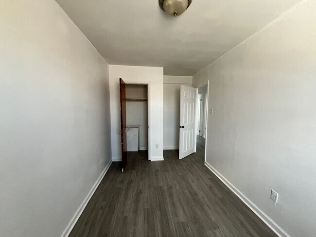 Building Photo - 3 bedroom 1 bath house