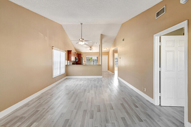 Building Photo - 492 Hardwood Pl