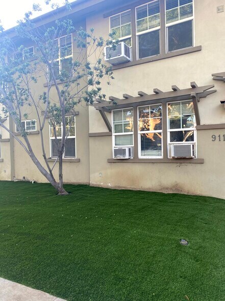 Building Photo - 911 N Harper Ave