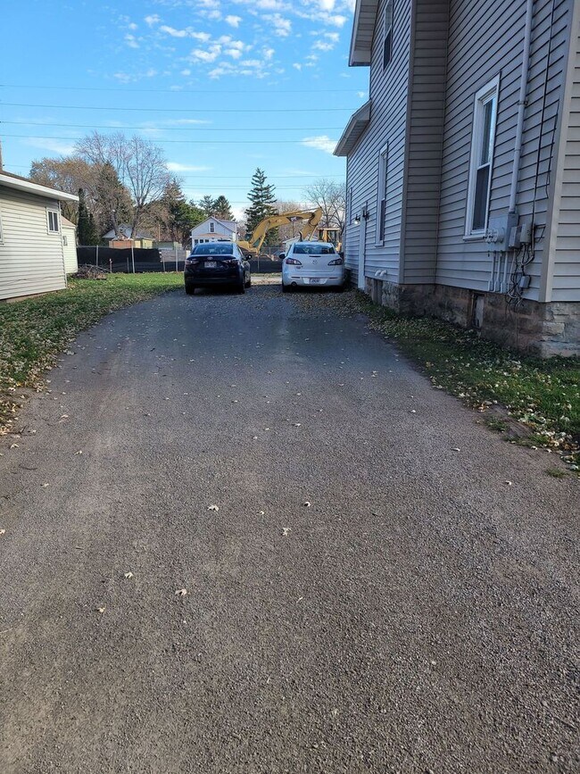 Building Photo - 622 Grand St