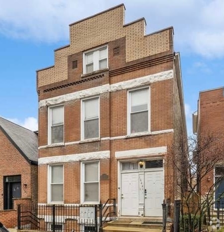 Building Photo - 1644 N Hermitage Ave