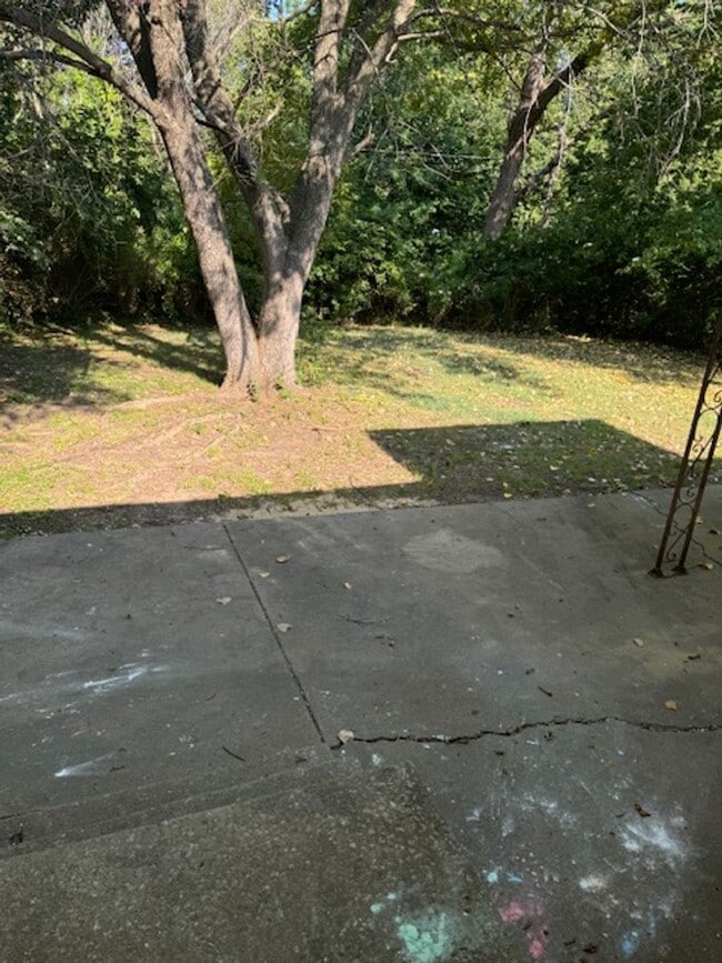 Building Photo - 1672 S Maple Ave