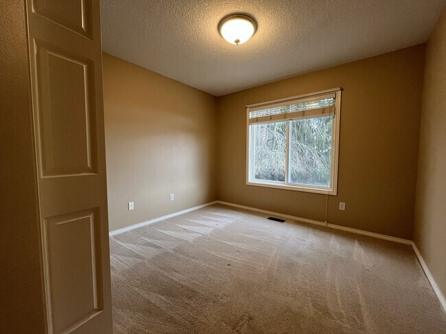 Building Photo - Elegant Home Offering Open Living Spaces, Spacious Primary Suite, and Nature-Inspired Yard