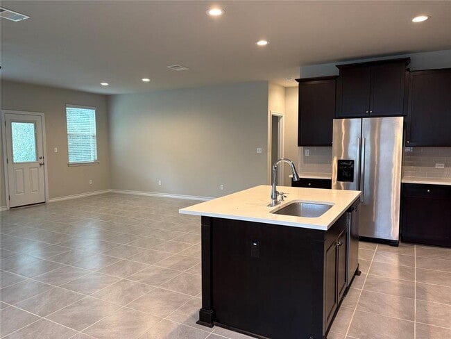 Building Photo - 147 Mary Max Cir