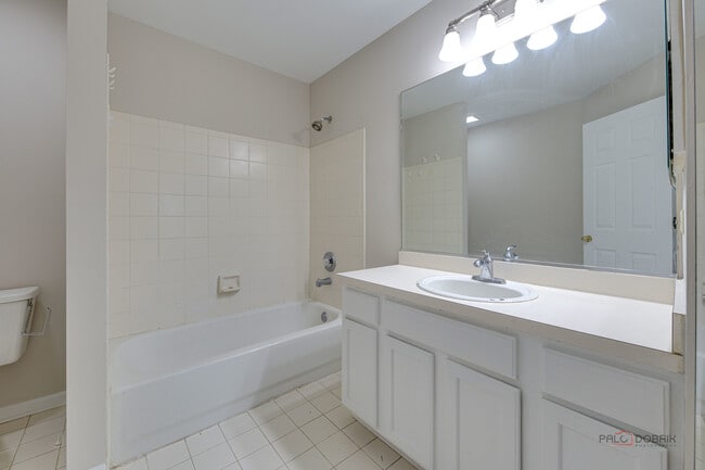 Building Photo - 45 S Oakhurst Dr