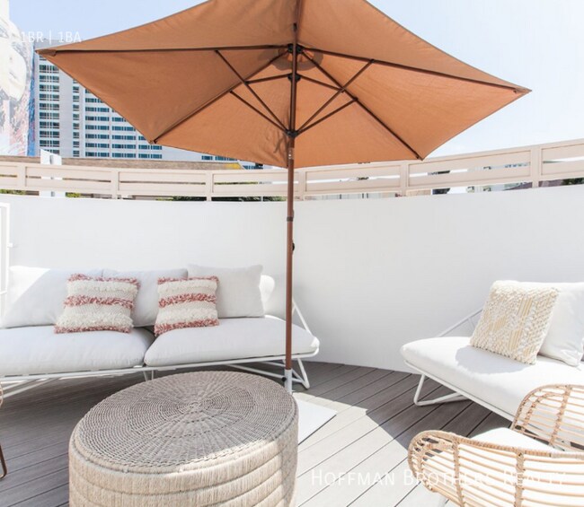 Building Photo - 6873 Franklin Ave