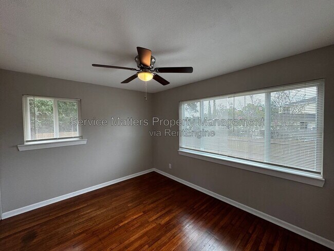 Building Photo - 707 Woodmere Dr