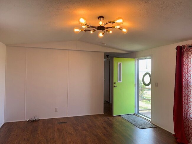 Building Photo - 2-Bedroom, 2-Bath Home for Rent