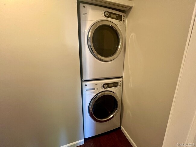 Building Photo - 28 Stratford Rd