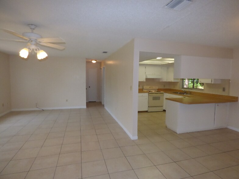 Building Photo - 795 Sweetbrier Dr