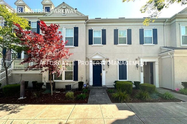 Primary Photo - 3718 Central Pkwy