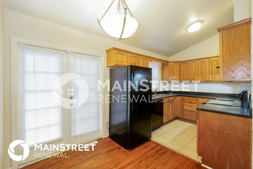 Building Photo - 513 Melrose St