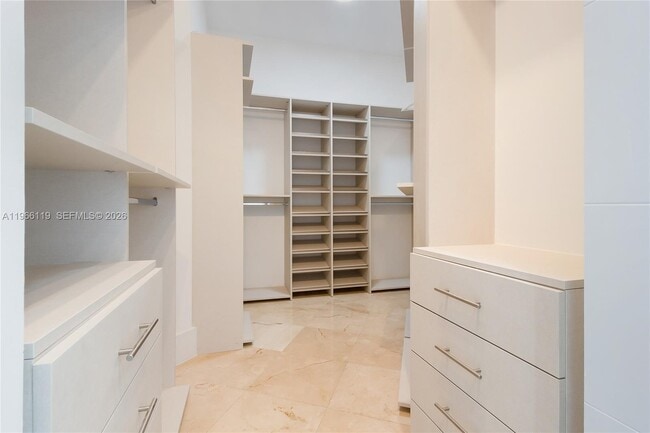 Building Photo - 848 Brickell Key Dr