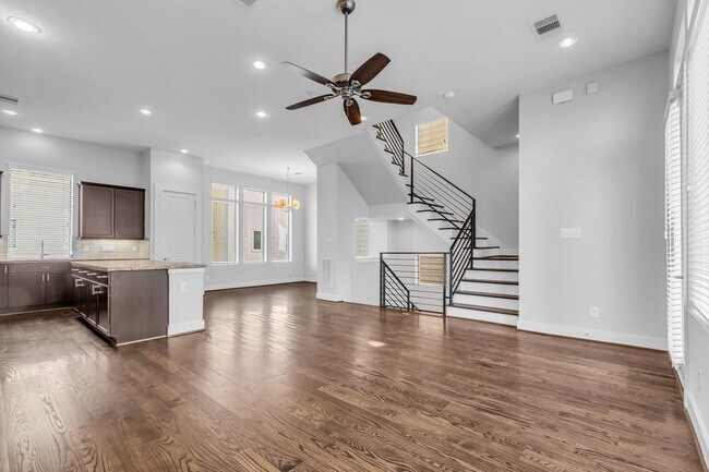 Building Photo - 1724 Ovid St