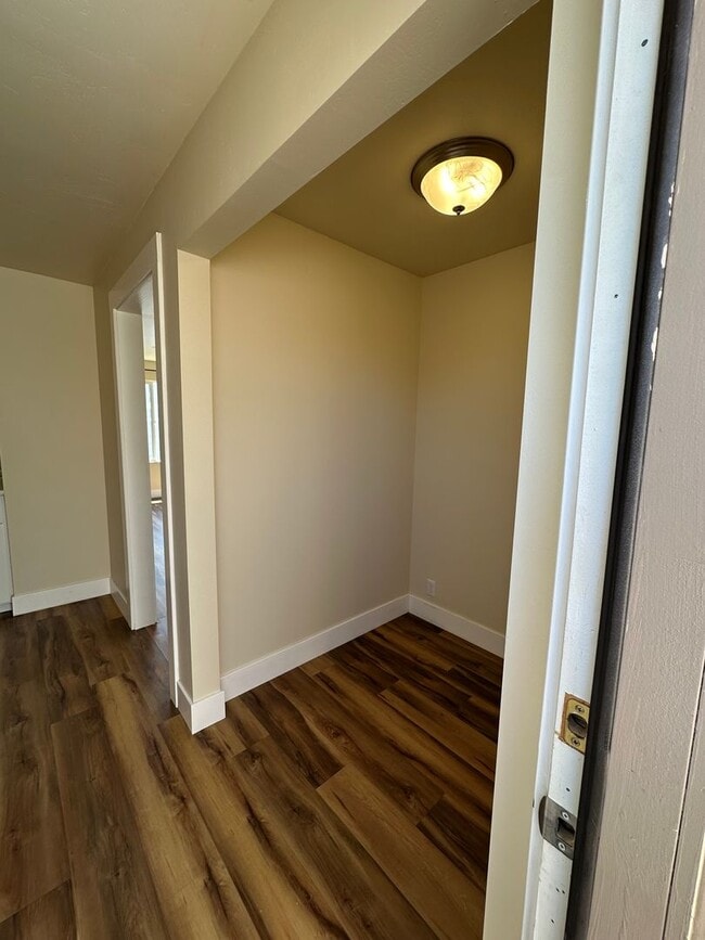 Building Photo - Charming 1 Bed, 1 Bath Cottage – Detached ...