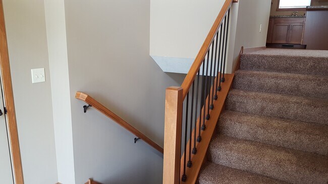 Building Photo - 3984 Stone Point Dr NE