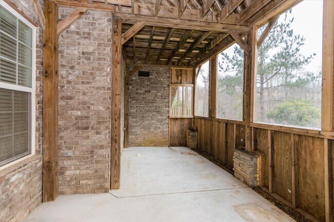 Building Photo - 1661 Jamestown Ave