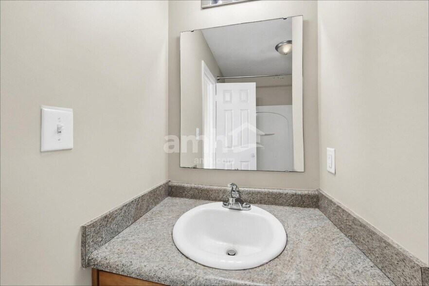 Building Photo - 4039 Tahoe Dr
