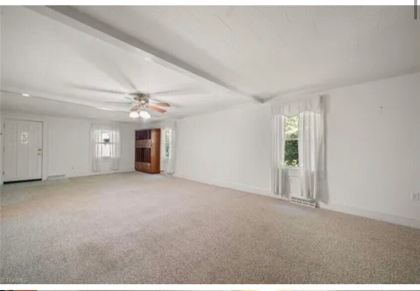Building Photo - 103 Southview Dr