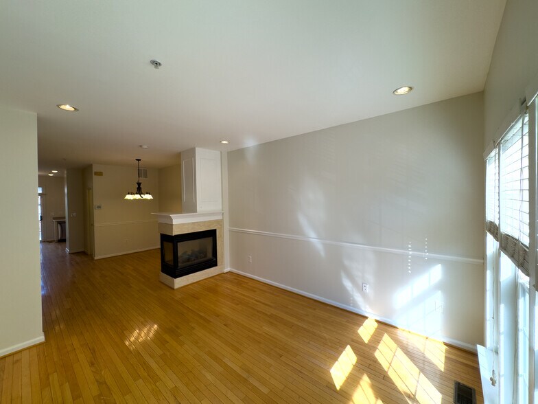 Building Photo - 8010 Pennington Dr