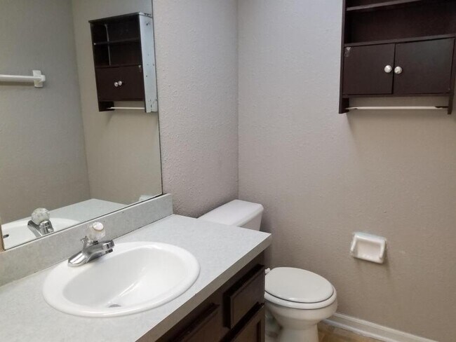 Building Photo - 3 bedroom in Jacksonville FL 32218