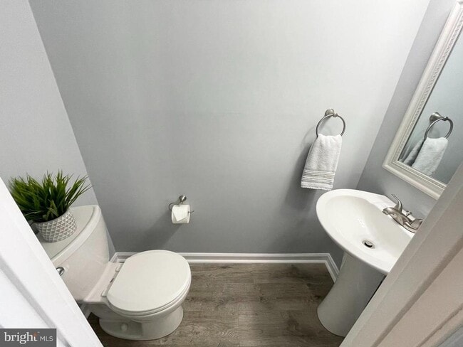 Building Photo - 1928 Rainbow Ct