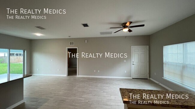 Building Photo - 3290 Halden Ave SE