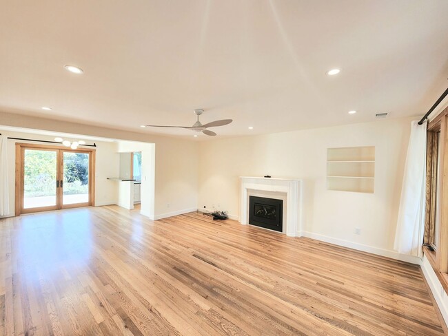 Building Photo - Two bedroom house in Redwood City