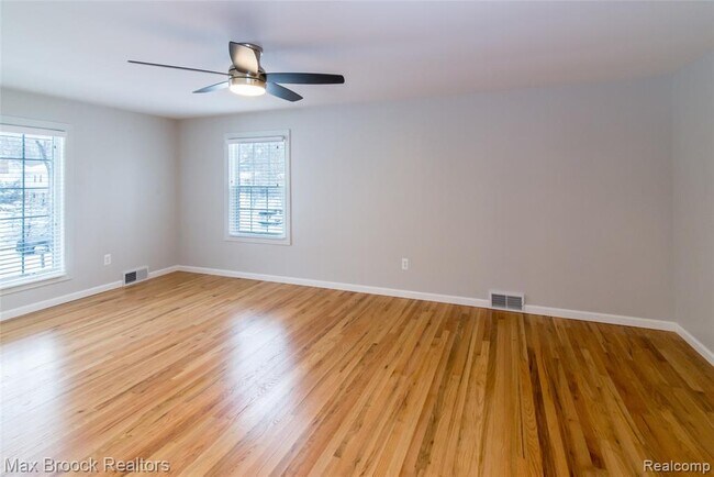 Building Photo - 31419 Sleepy Hollow Ln