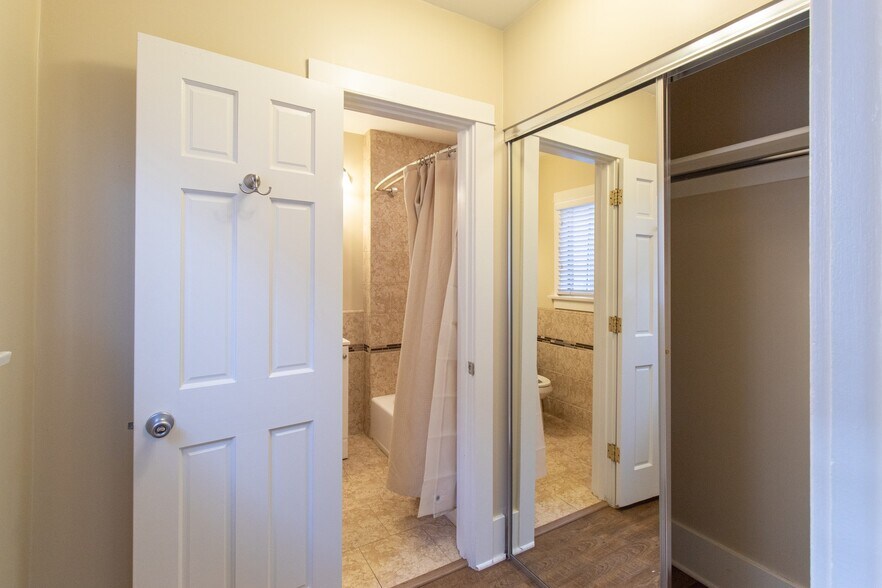 Building Photo - 1460 Gaviota Ave