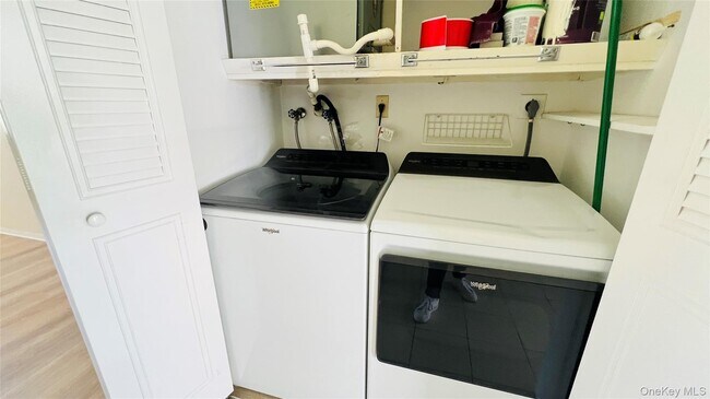 Building Photo - 399 Woodbridge Dr