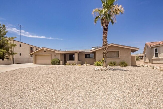 Primary Photo - 4 Bedroom Pool Home Located Downtown