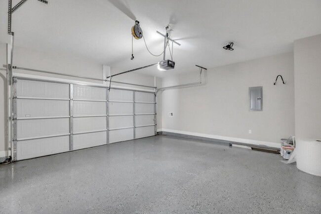 Building Photo - AVAILABLE JUNE [PETS PERMITTED]