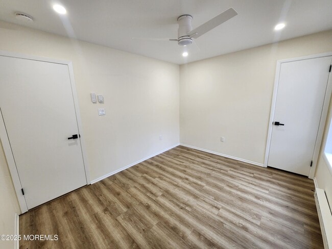 Building Photo - 129 Amberly Dr