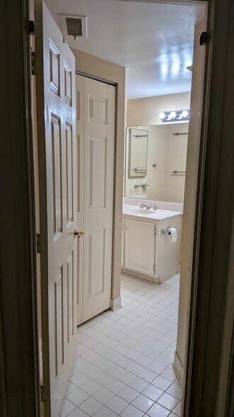 Bathroom - 4808 Moorland Ln