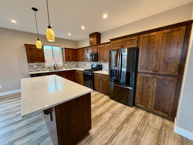 Building Photo - 3 Bedroom 2 Bath Single Family House