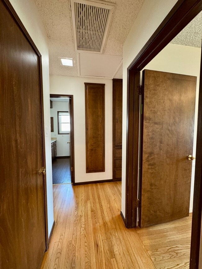 Building Photo - Charming 4-Bedroom Home on a Quiet Tree-Li...