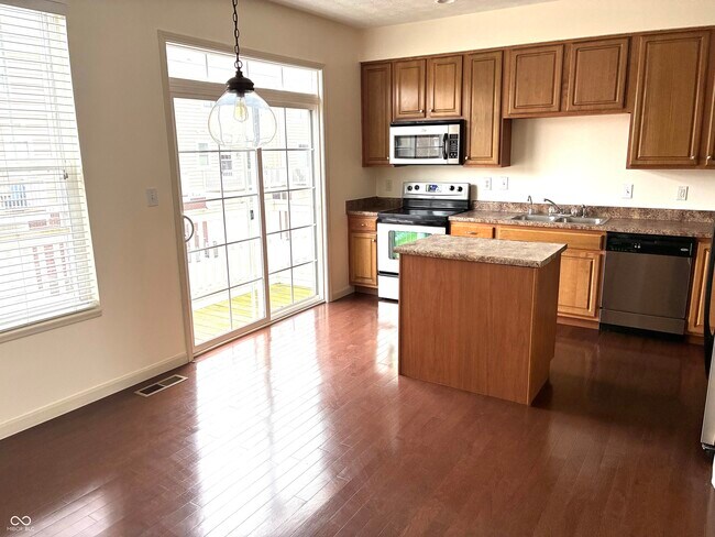 Building Photo - 420 W Main St